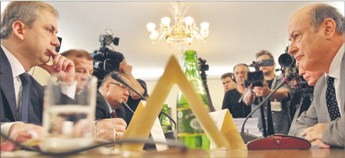 Podczas debaty padały ograne pytania, na które adwersarze polityczni udzielali równie oklepanych odpowiedzi Fot. Leszek Szymański/PAP