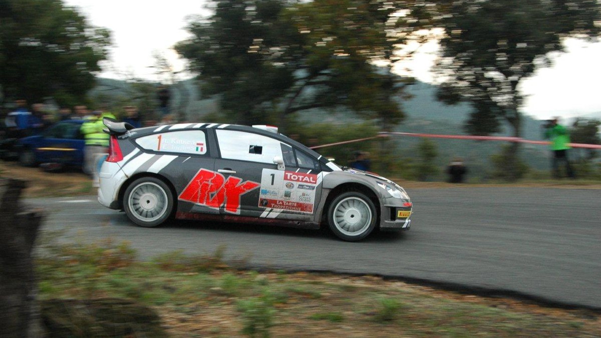 Robert Kubica jedzie jak natchniony i w rajdzie Rallye du Var, ostatniej rundzie mistrzostw Francji, wygrywa wszystko, co się da. Polak, po zwycięstwie na czterech odcinkach specjalnych w piątek, wygrał również wszystkie sobotnie oesy. W pierwszym porannym niedzielnym również nie było mocnych na polskiego kierowcę.