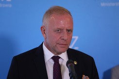 Dr Sutkowski o pandemii: Pat z blokiem. Wirus z nami nie wygrywa, ale my z nim też nie