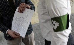 ONR donosi na KOD do prokuratury. "Złośliwie przeszkadzali w pogrzebie Inki i Zagończyka"