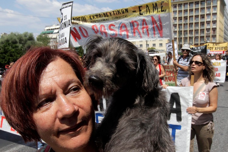 Protesty na ulicah greckich miast