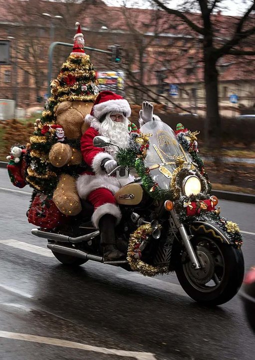 MotoMikołaje Kraków 18 raz zawiozą prezenty chorym dzieciom