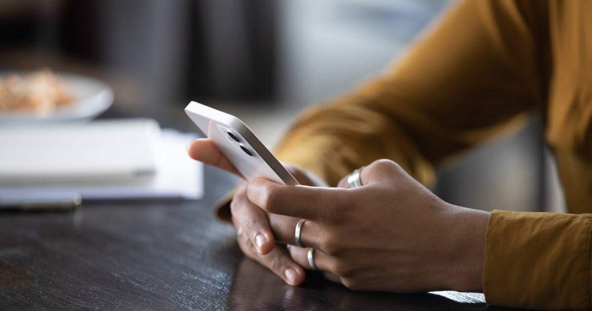 Bateria w telefonie wytrzymuje coraz krócej? Eksperci zdradzają powód