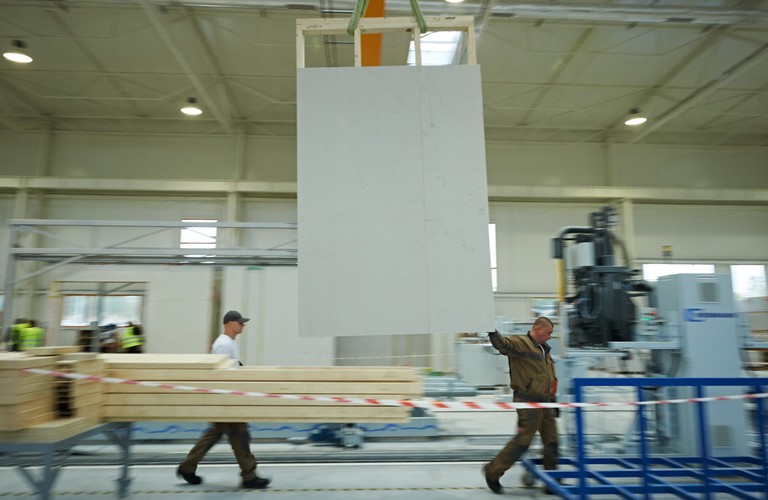 Współczynnik przenikania ciepła domów modułowych z Gdańska jest blisko dwukrotnie niższy od standardowej normy obowiązującej w Polsce, dzięki czemu koszt ogrzewania takiego obiektu mogą być niższe o ponad 60 proc.  <br><br><br>fot. (aw/zuz) PAP/Adam Warżawa