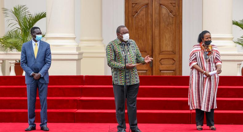 President Uhuru Kenyatta, Paul Tergat and Sports CS Amina Mohamed handing over the national flag to Team Kenya for the 2020 Tokyo Olympic games