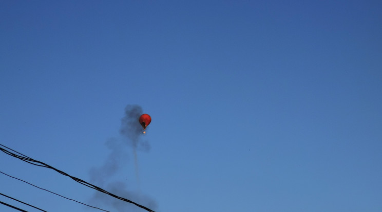 Videón a felrobbant hőlégballon zuhanása / Forrás: Balesetinfo Facebook csoport
