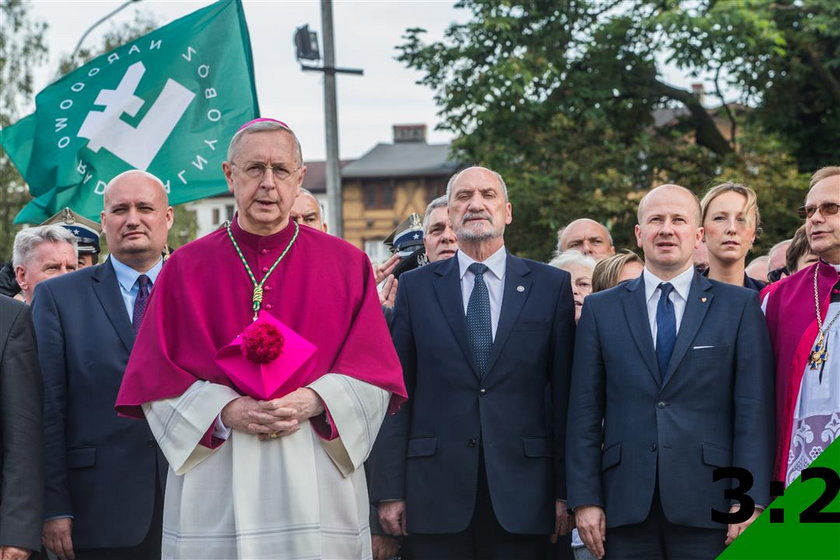 Antoni Macierewicz na poświęceniu pomnika Jezusa w Poznaniu