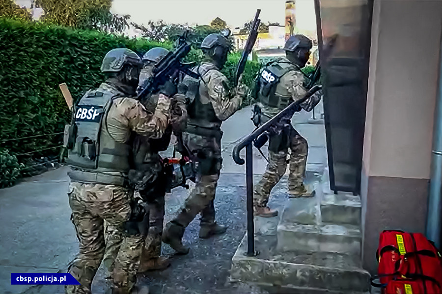 Opole: Specgrupa policjantów rozbiła gang pseudokibiców handlujący narkotykami