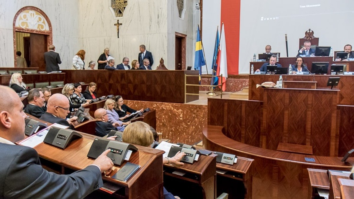 Śląska Partia Regionalna chce, aby tegoroczny Sejm Dzieci i Młodzieży odbył się w Katowicach, w gmachu Sejmu Śląskiego. To odpowiedź na decyzję o odwołaniu tradycyjnego posiedzenia dzieci i młodzieży 1 czerwca w Warszawie. Wcześniej podobną deklarację złożyła prezydent stolicy Hanna Gronkiewicz-Waltz.