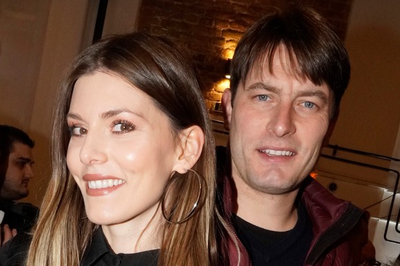 PETAR BENČINA POKAZAO LUKS TERASU SVOG PENTHAUSA U SRCU BEOGRADA Zavirite u porodično gnezdo glumačkog para - ovo je čista čista magija