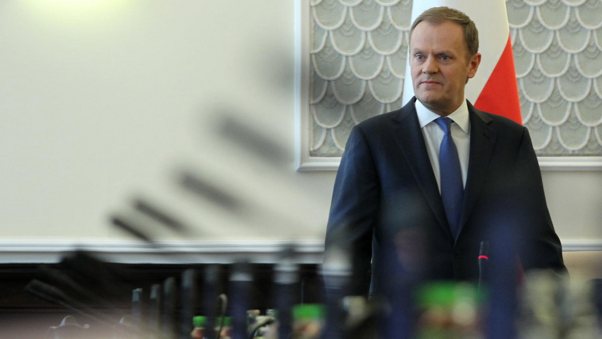 Premier Donald Tusk powiedział w piątek, że działania ministra skarbu Mikołaja Budzanowskiego w sprawie PLL LOT go nie satysfakcjonują. Budzanowski zapowiedział, że w najbliższych tygodniach rząd dostanie scenariusze dotyczące przyszłości przewoźnika.