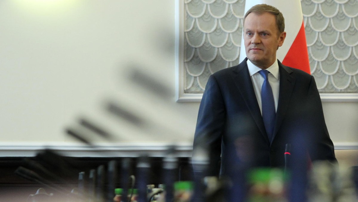 Premier Donald Tusk powiedział w piątek, że działania ministra skarbu Mikołaja Budzanowskiego w sprawie PLL LOT go nie satysfakcjonują. Budzanowski zapowiedział, że w najbliższych tygodniach rząd dostanie scenariusze dotyczące przyszłości przewoźnika.