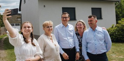 Morawiecki radzi rodakom... ocieplać domy