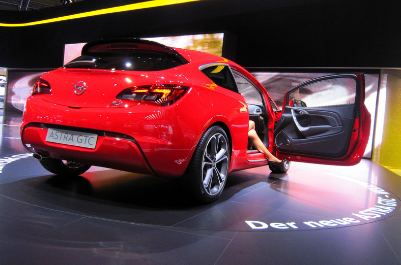 We Frankfurcie Opel oficjalnie pokazał światu astrę GTC w wersji seryjnej