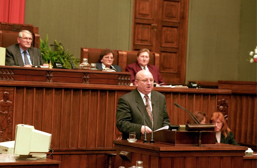 Józef Oleksy nie żyje. Przegrał walkę z rakiem