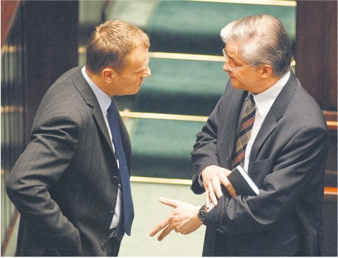 Tusk i Cimoszewicz rozmawiają o współpracy Fot. Adam Chelstowski/Forum