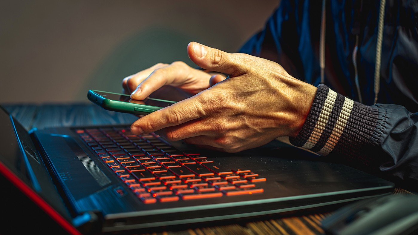 Afacerea „Oxygen”: Cum a ajuns o tehnologie concepută în Rusia în computerele și telefoanele percheziționate de autoritățile române