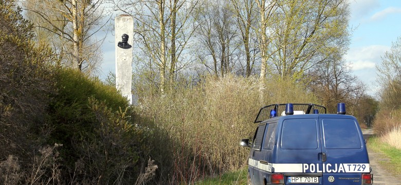 Pomnik radzieckiego kata Armii Krajowej zdewastowany. ZDJĘCIA