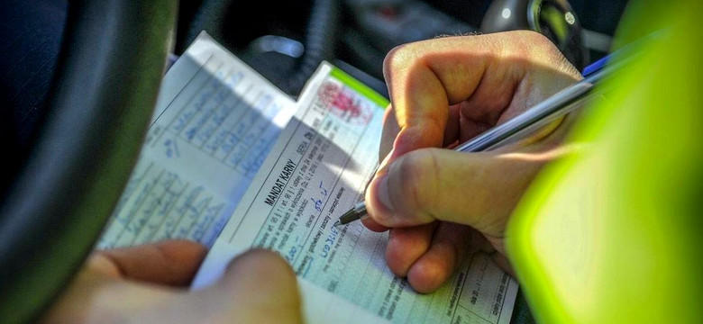 Masowo odbierane prawa jazdy i alarmujące wyniki badań psychologicznych polskich kierowców [NOWE DANE]