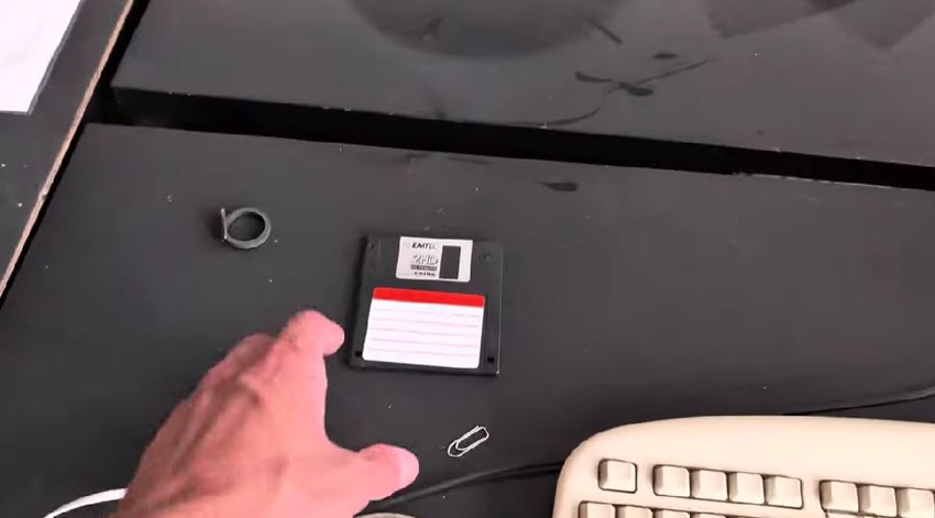 Ostavljen i flopi disk