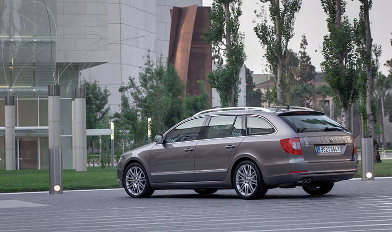 Škoda Superb Combi: facelifting z diodami, common rail w 2010 roku