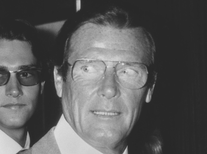 Roger Moore w roku 1989
