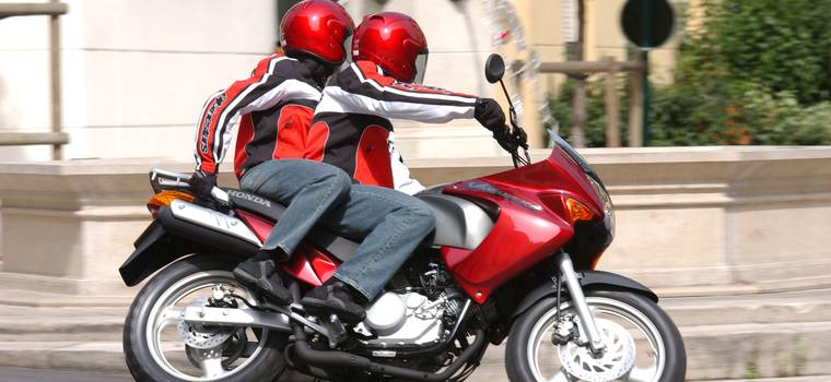 Motocykl klasy 125 ccm na prawo jazdy kat. B – uważaj na pułapki w przepisach!