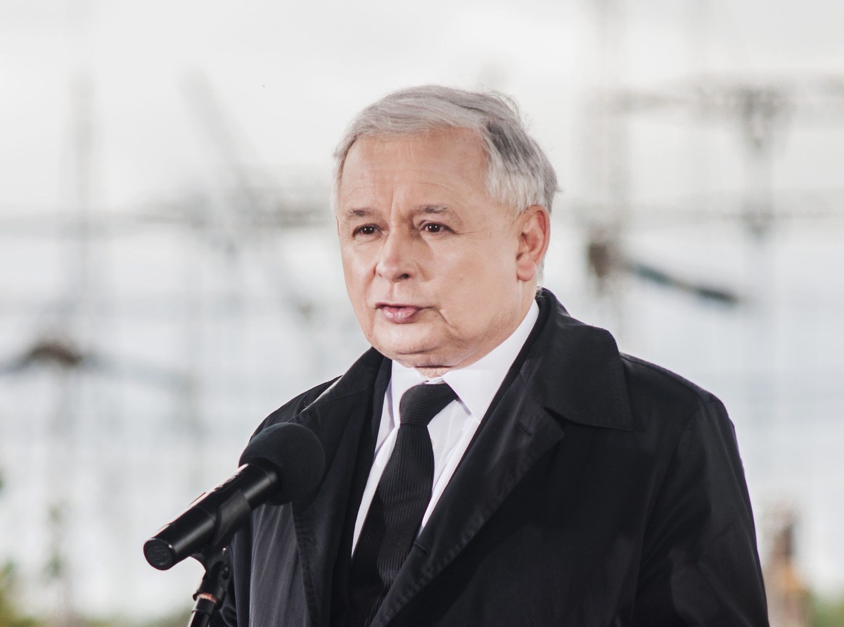 Tusk zapowiada ulgi na dzieci, a Kaczyński wylicza, ile zyskają rodziny. "To nic nie zmienia"