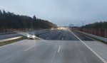 Śmiertelnie niebezpieczny incydent na autostradzie A1. Jechał pod prąd, kierowca mercedesa cudem uniknął czołówki [WIDEO]