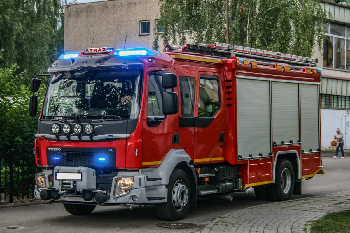 Straż pożarna dokładnie sprawdziła lokal wyborczy w Warszawie