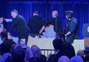 Trenutak pucnjave na Donalda Trampa na godišnjoj večeri Udruženja dopisnika Bele kuće