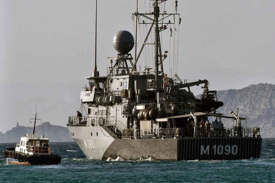 Nemački brod "FGS Pegnic M1090" prelazi Korintsku prevlaku nakon NATO vežbi u Mediteranu 14. oktobra 2024.