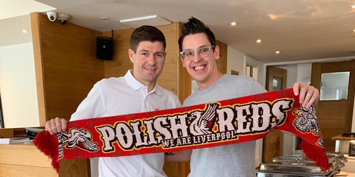 Steven Gerrard i Radosław Chmiel. 