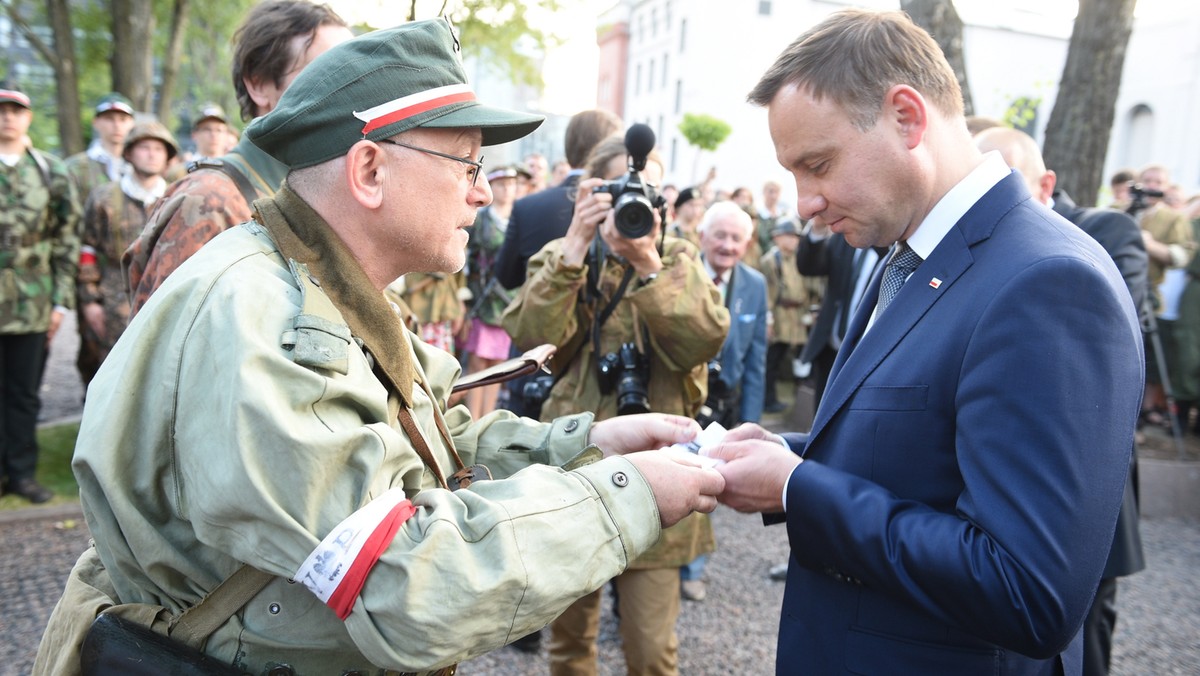 Prezydent elekt Andrzej Duda wziął udział w mszy świętej organizowanej w Muzeum Powstania Warszawskiego z okazji 71. rocznicy powstania. Później Duda spotkał się z kombatantami, uczestnikami zrywu.