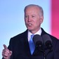 Prezydent USA Joe Biden przemawia na dziedzińcu Zamku Królewskiego