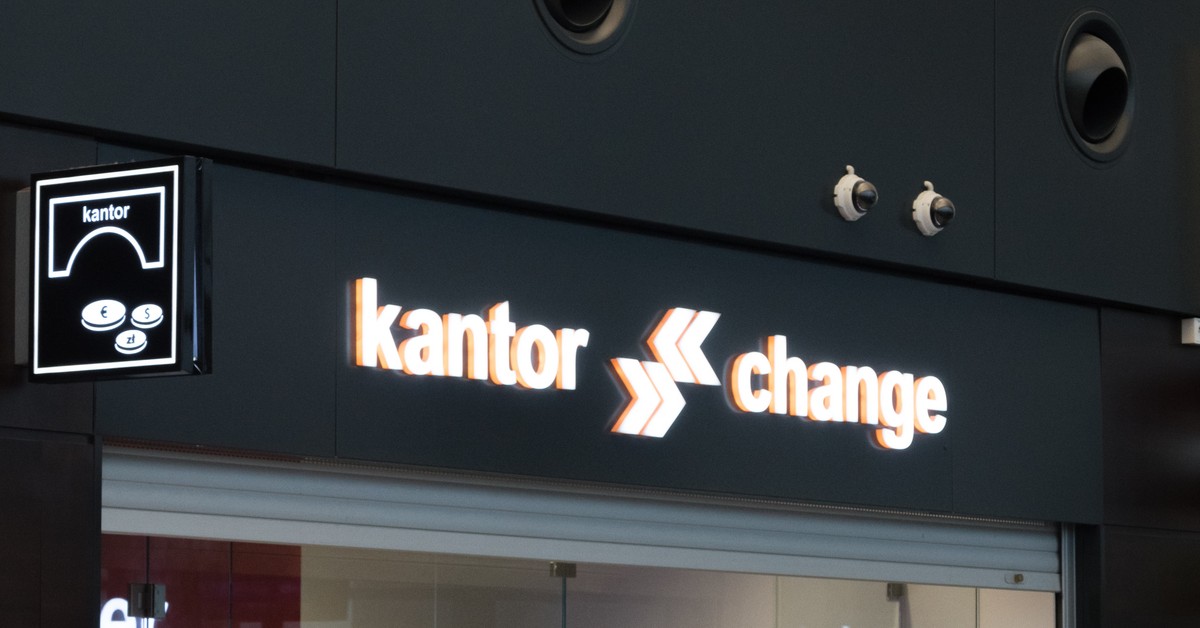 Kursy walut. W czwartek rano Euro, dolar i frank drożeją. Złoty słabnie