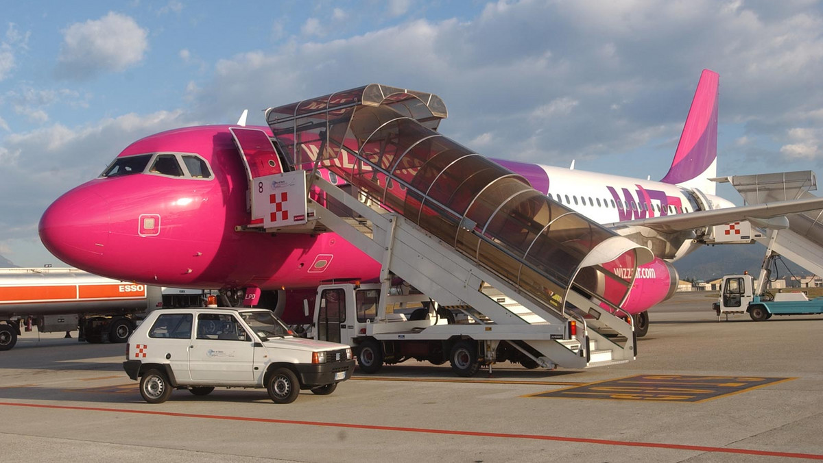 Wizz Air ogłosił uruchomienie nowego połączenia z Poznania do Eindhoven od 20 czerwca 2014 roku. Loty na tej trasie będą odbywać się 2 razy w tygodniu: w poniedziałki i piątki. Bilety można rezerwować na stronie www.wizzair.com w cenie od 79 złotych.