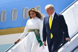 "Tramp je PRVI PUT SPAVAO sa Melanijom u AVIONU PEDOFILA EPSTAJNA", ovaj čovek tvrdi da zna NAJGNUSNIJU ISTINU i da ga prva dama SISTEMATSKI UNIŠTAVA kako bi ga UĆUTKALA