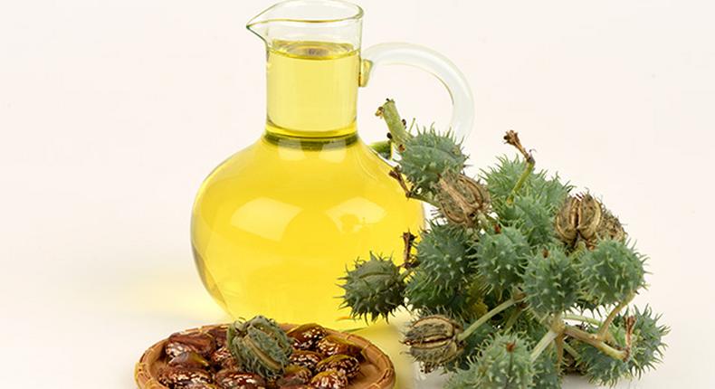 Castor oil benefits (ohthatglow)