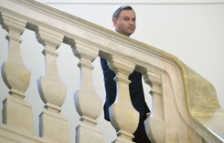 Duda w 'Politico Europe' krytykuje Unię za politykę klimatyczną i imigracyjną. Mówi też o Tusku...