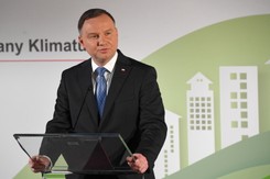 Bałagan w sztabie, gafy prezydenta. Brzmi znajomo? [OPINIA]