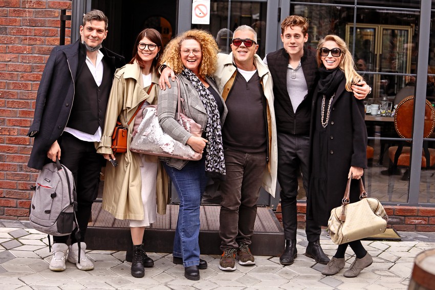 Sandra Bugarski sa kolegama