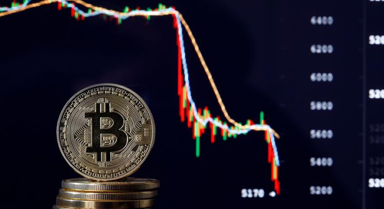 In this photo illustration, a visual representation of the digital Cryptocurrency, Bitcoin is displayed in front of the Bitcoin course's graph of Bitfinex cryptocurrency exchange website on November 20, 2018 in Paris, France.
