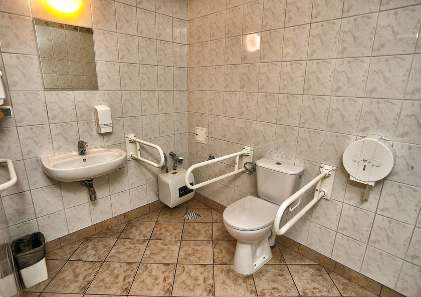 Toaleta zamiast sali