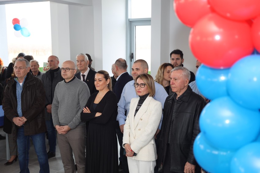 20220318130536 A V 5628