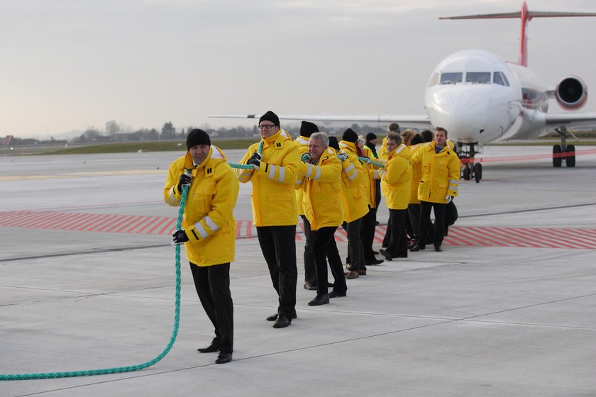 Oszust z Amber Gold miał wozić władzę!