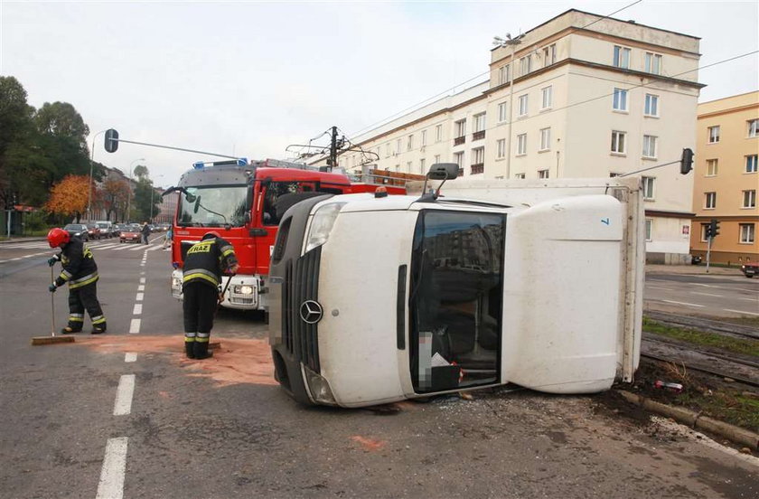 Wywrócił furgonetkę i narobił bigosu