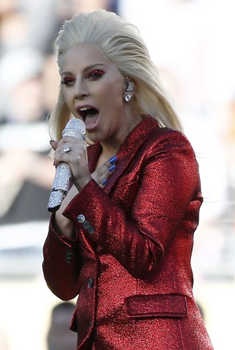 Lady Gaga zaśpiewała na Super Bowl 2016