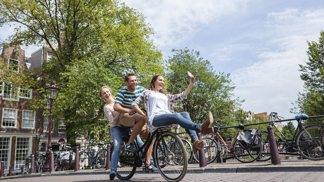 Sáskajáráshoz hasonlították a helyiek a Tiktok-turizmust Amszterdamban