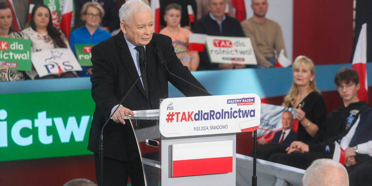 Prezes PiS Jarosław Kaczyński na spotkaniu z mieszkańcami Śniadowa. 9 marca 2024 r.